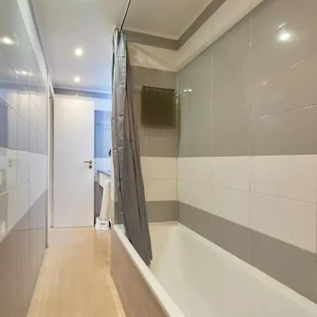 Appartamento Modern With Garage And Pool Lisbona