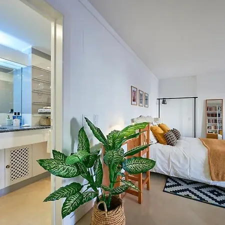 Modern With Garage And Pool Appartamento