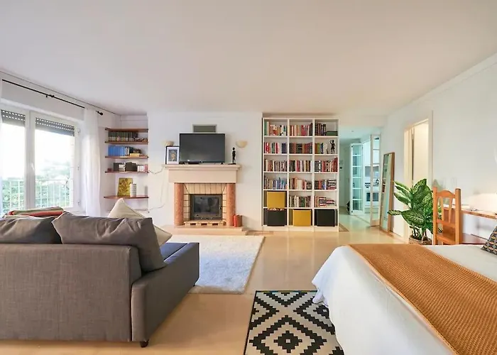 Modern With Garage And Pool Lisboa