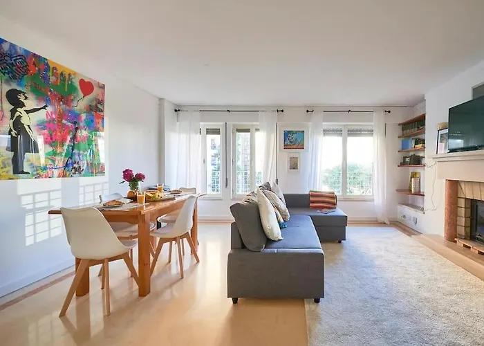 Modern With Garage And Pool Lejlighed