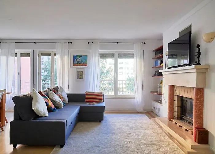 Modern With Garage And Pool Lägenhet