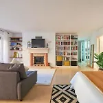 Modern With Garage And Pool Lisboa