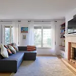 Modern With Garage And Pool Appartamento