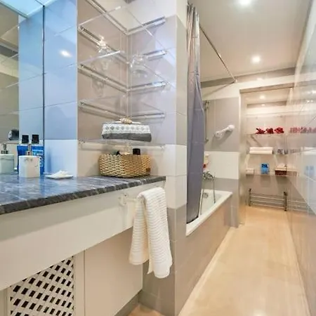 Modern With Garage And Pool *