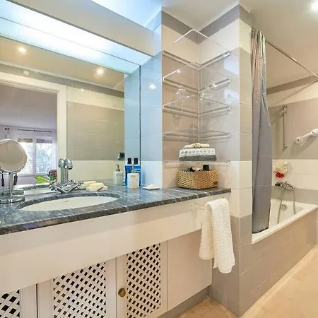 Modern With Garage And Pool Lisbon