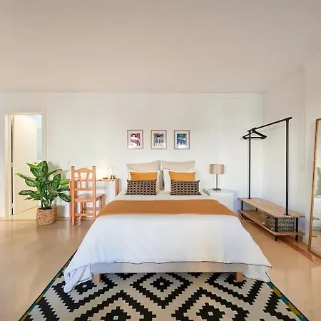 Modern With Garage And Pool Apartment *