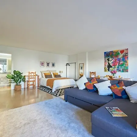 Modern With Garage And Pool Apartment