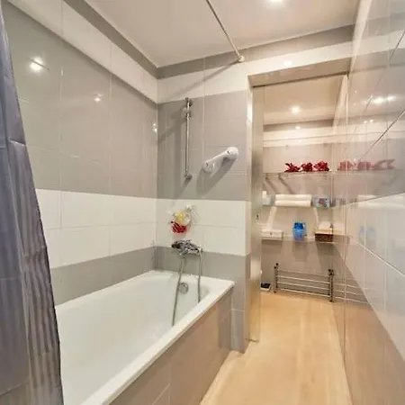 Apartment Modern With Garage And Pool