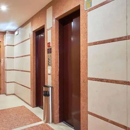 Modern With Garage And Pool Apartment *